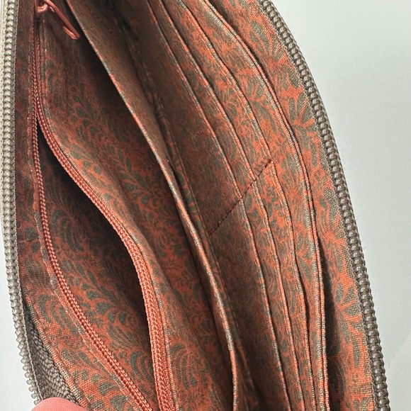 HOBO International Leather Wristlet Clutch Bag Taupe Zip Pouch Organizer - Picture 6 of 8